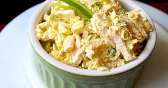zdravý salát ve kterém je pouze 77 kalorií_recept
