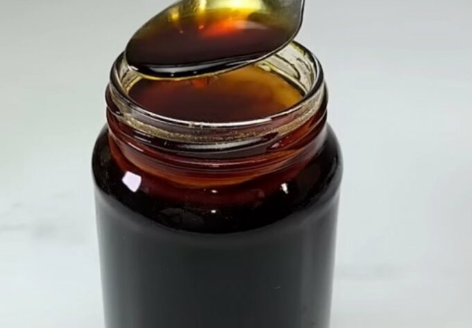 6331a2fa-93c8-437b-a7dc-43490a0a0a64-sirup-protiv-kaslja-od-lovorovog-lisca-690x480
