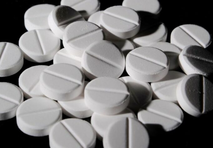 62065d03-403c-468d-8fea-4dd60a0a0a64-paracetamol-tablete-the-sun-ilustracija-690x480